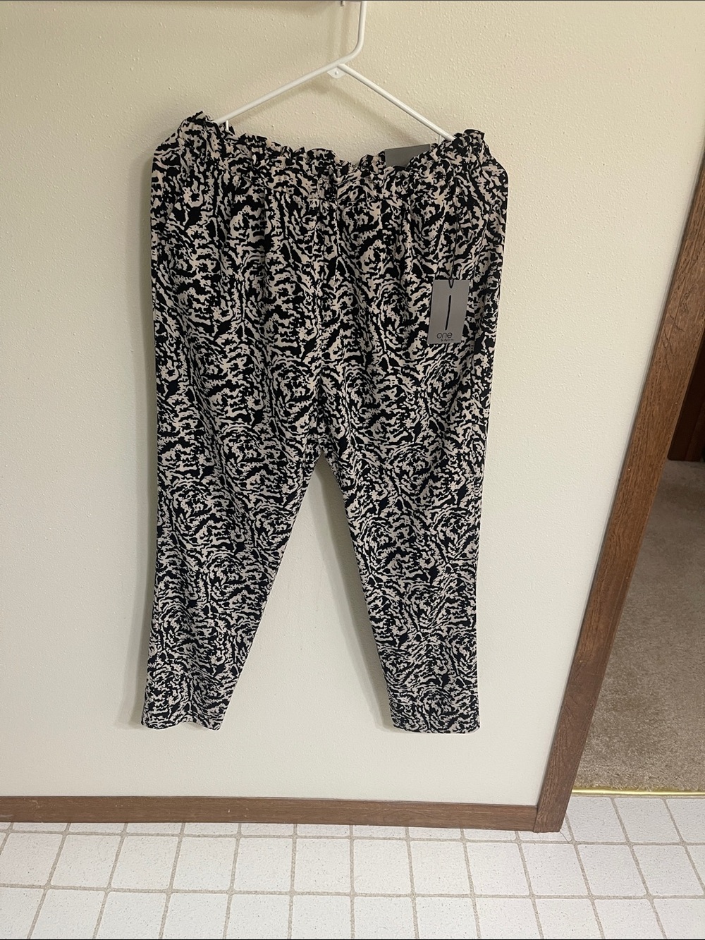 Women's Black & White Printed Jogger Pants
